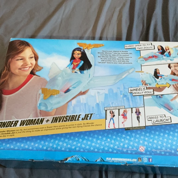Wonder Woman toy with invisible plane - Picture 2 of 2